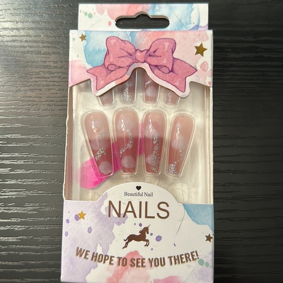 Bundle of press on nails - Picture 4 of 4